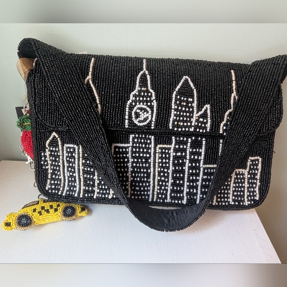 TIKTOK VIRAL MADE IN INDIA NEW YORK CITY (NYC) BEADED BAG WITH CHARMS - Picture 1 of 7